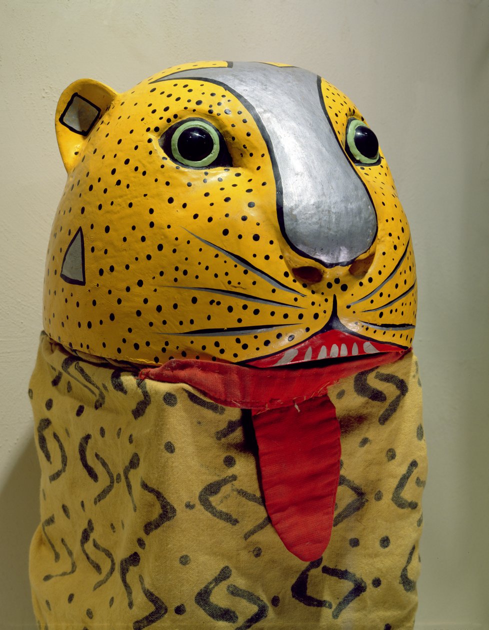 Jaguar Maskesi (boyalı ahşap ve kumaş) by Mexican School