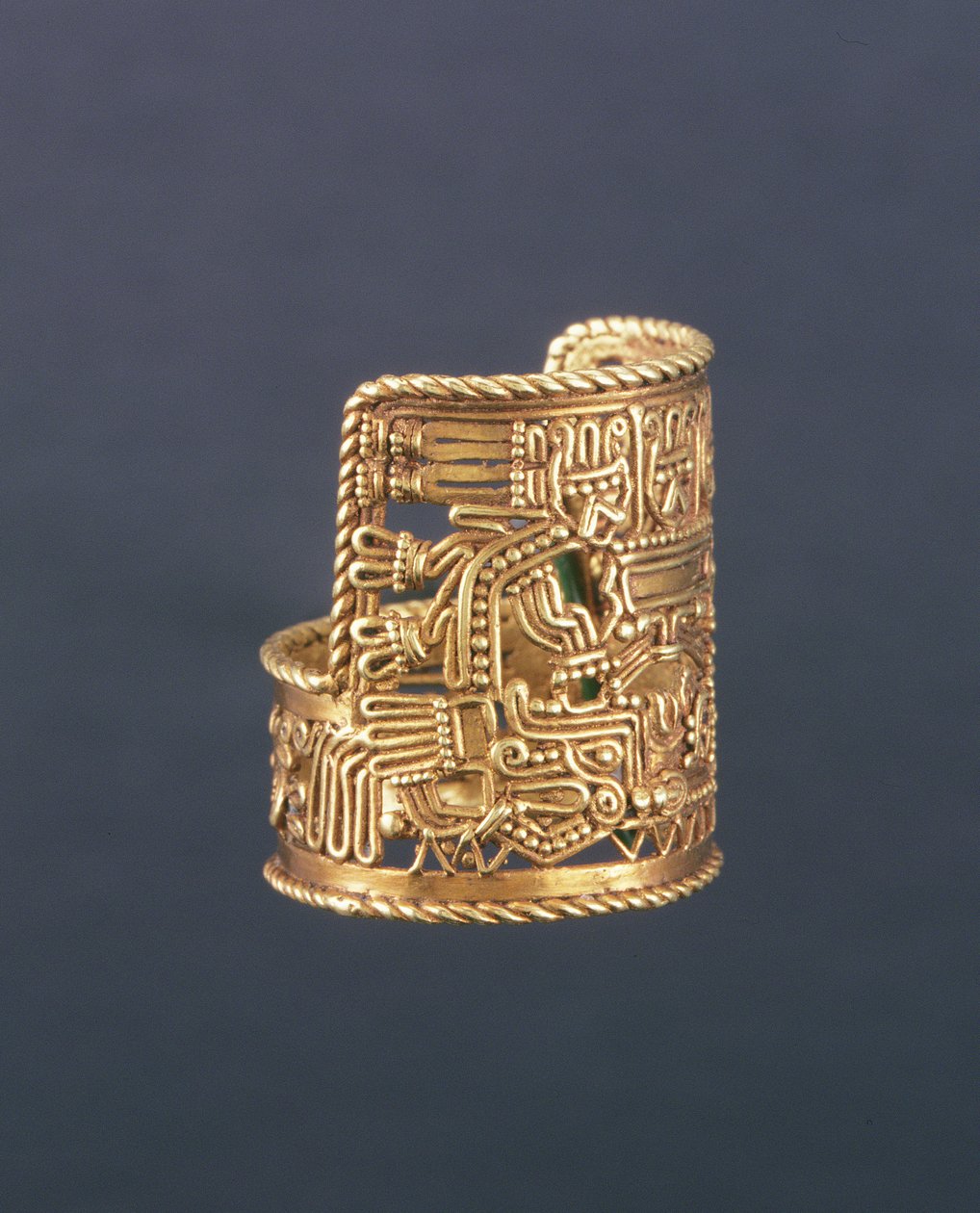 Puebla tarzı yüzük, Oaxaca Eyaletinden, Meksika, 1250-1521 (altın) by Mixtec