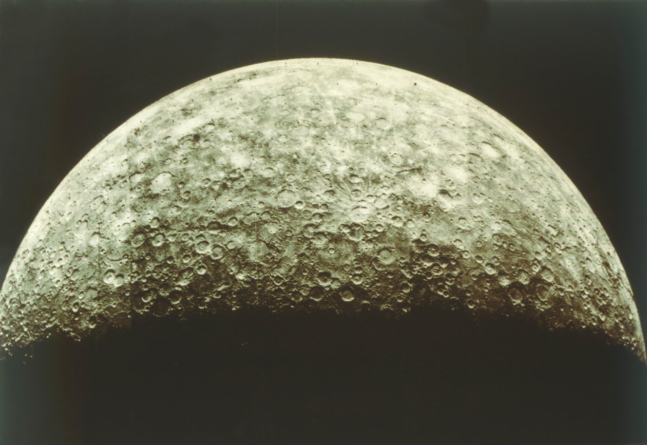 Merkür. by NASA Images