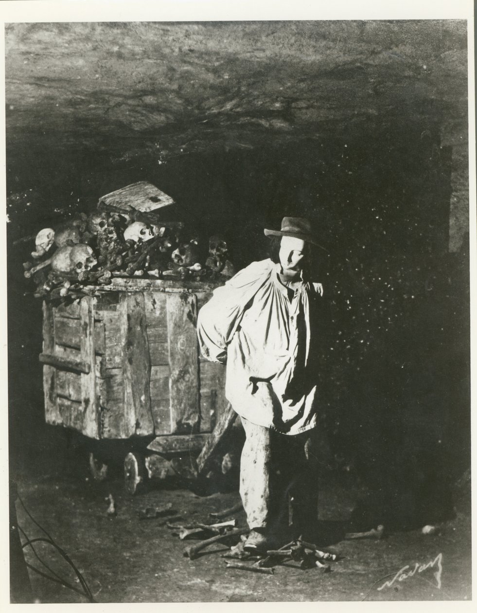 ಕ್ಯಾಟಕಾಂಬ್ಸ್‌ನ ಒಳಭಾಗ, ಪ್ಯಾರಿಸ್, 1861 ಟರ್ಕ್ by Nadar