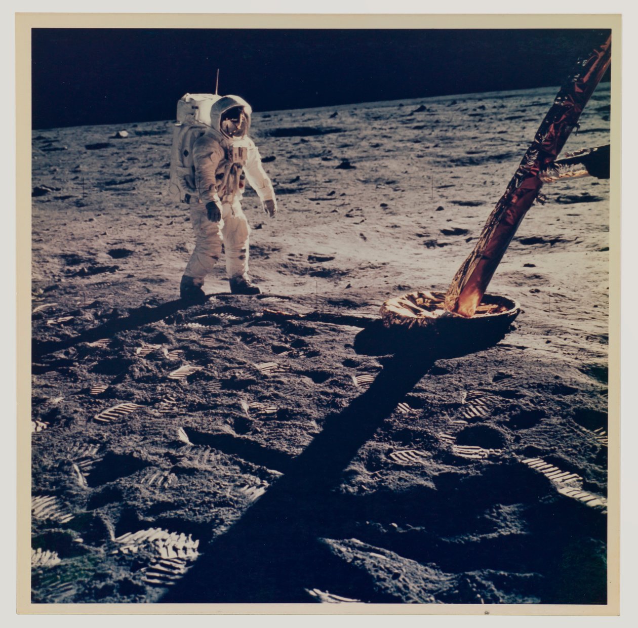 Apollo 11 Aya İniş by Neil Armstrong