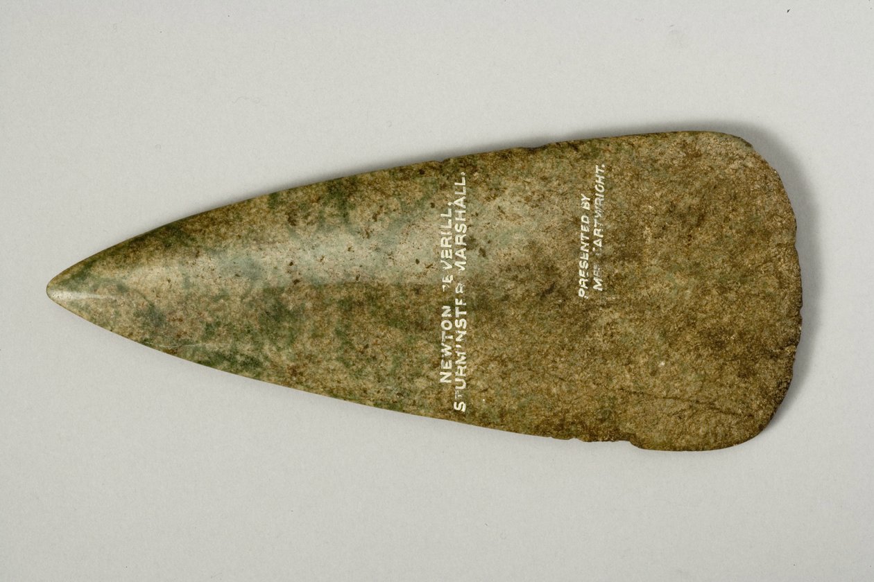 Balta başı, MÖ 4500-2500 (cilalı yeşil taş) (rekto için bkz. 270531) by Neolithic