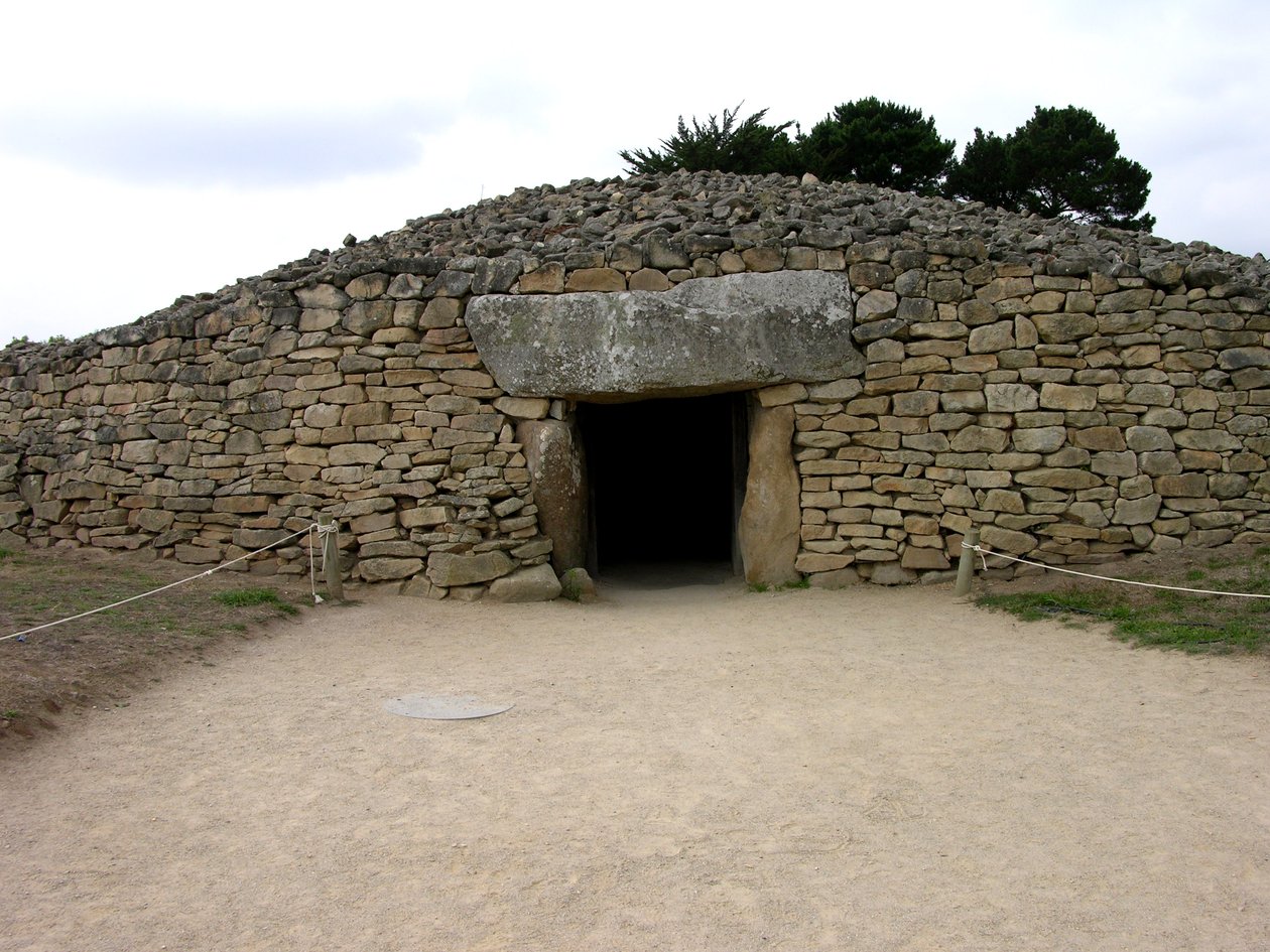 Geçit mezarına giriş, keşfedilen 1825 by Neolithic