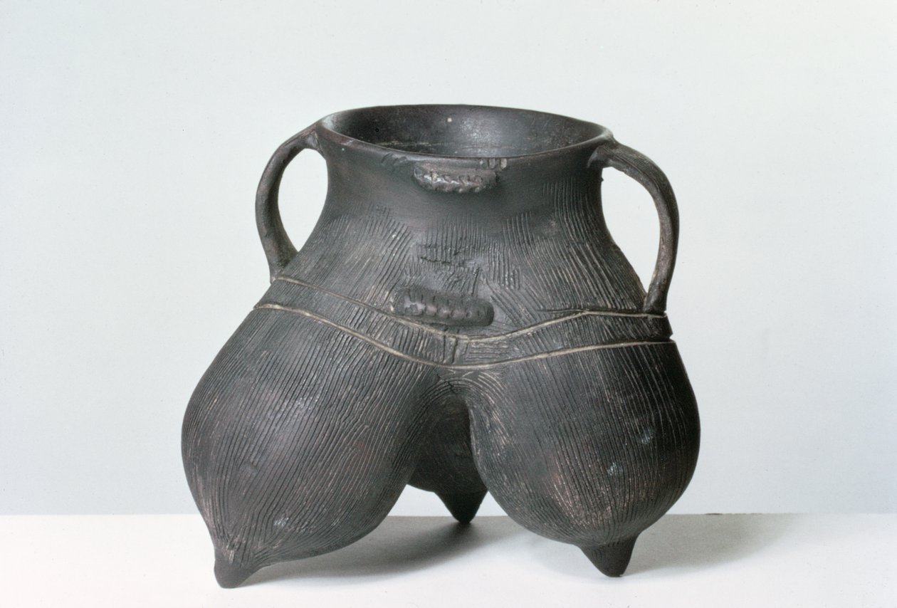 Tripod kabı, Lung-shan kültürü, MÖ 2000 dolayları (siyah çanak çömlek) by Neolithic