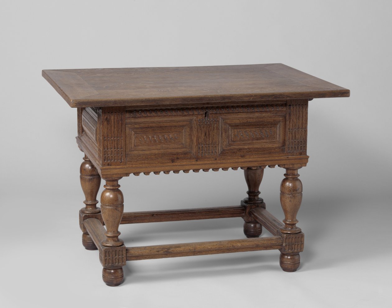 Ödeme masası, c.1600-50 (meşe) by Netherlandish School