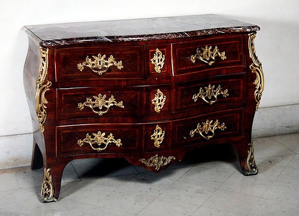 Louis XV komodin (ahşap, mermer ve bronz) by Nicolas Jean Marchand