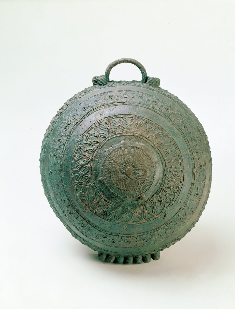 Kase, Igbo-Ukwu, 9. - 10. yüzyıl (kurşunlu bronz) (ayrıca bkz. 412932) by Nigerian