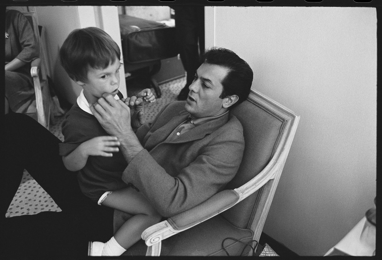 Tony Curtis ve kızı Jamie Lee Curtis by Orlando Suero