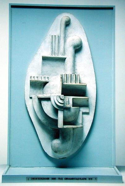 Rölyef, 1919 (ahşap) by Oskar Schlemmer