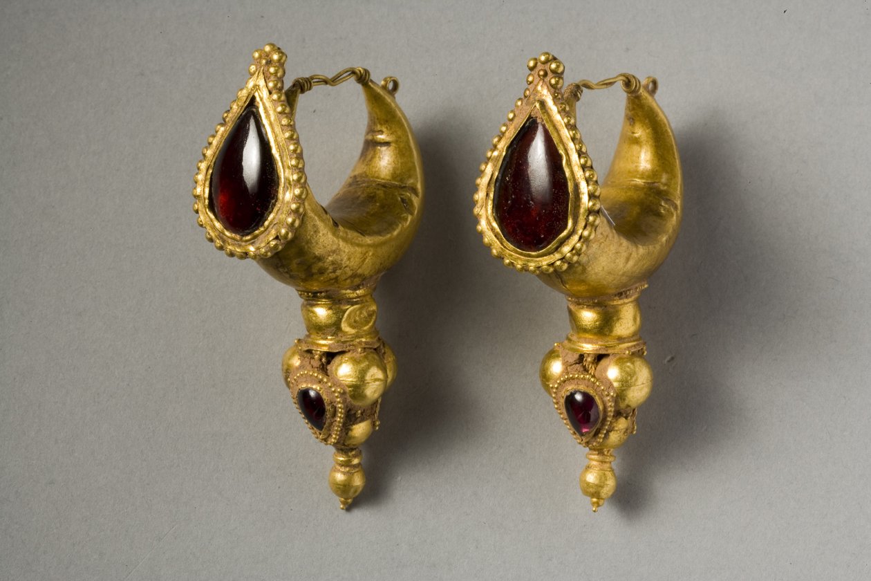 Küpeler (altın ve granat) by Parthian School