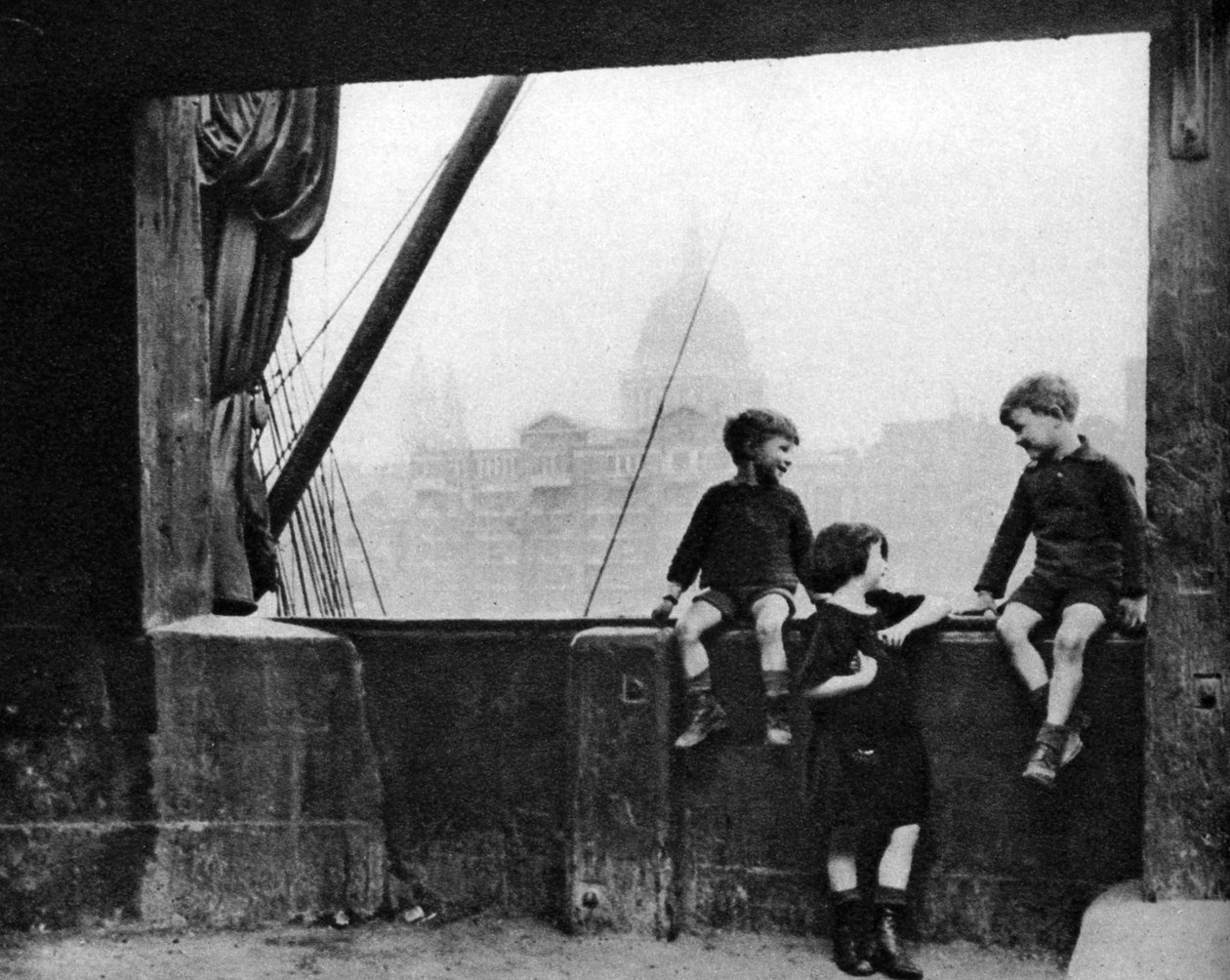 Bankside, Blackfriars Köprüsü çevresinde, Londra, 1926-1927. by Paterson