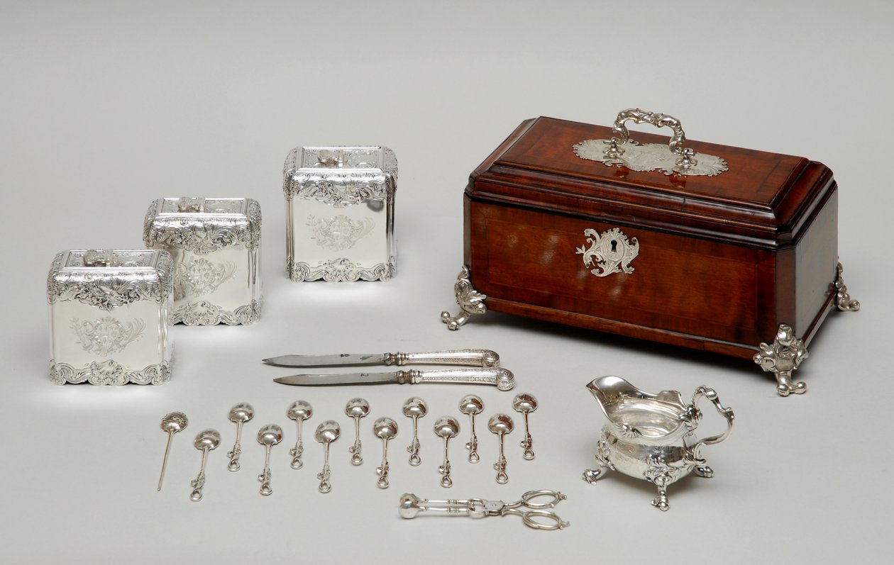 Çay ekipmanı, c.1735 (gümüş ve ahşap) by Paul de Lamerie