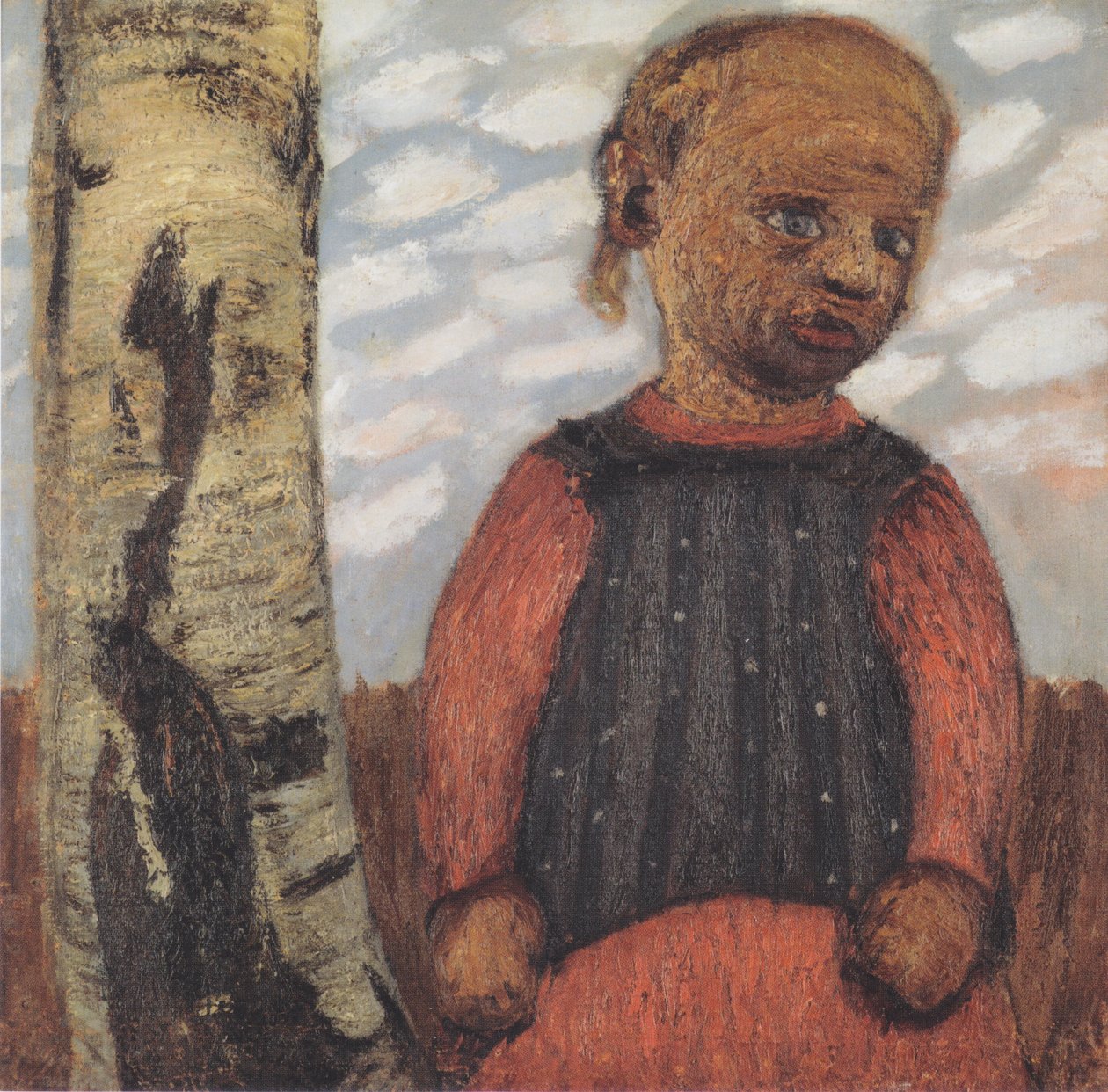 Bulutlu bir gökyüzünün önünde bir ağaç gövdesi üzerinde kırmızı elbiseli kız by Paula Modersohn Becker