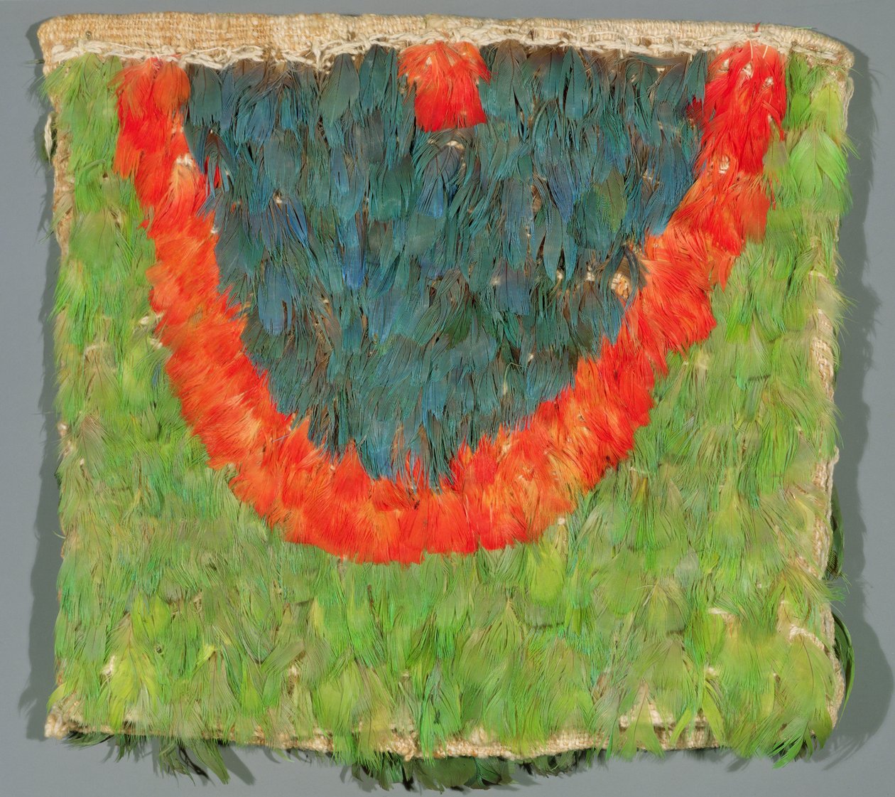 Tüylü pelerin (tekstil) by Peruvian School