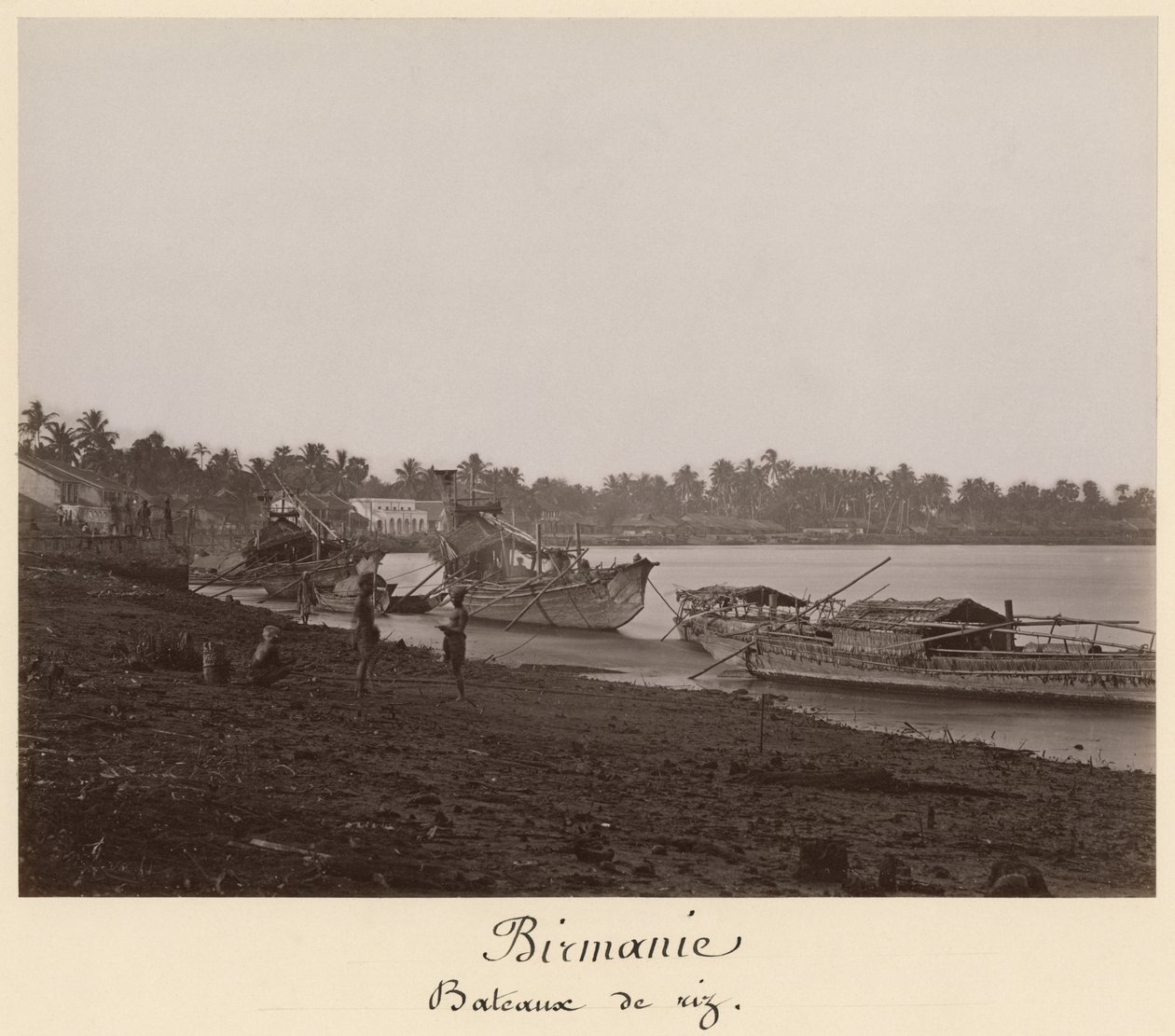 Thanlwin Nehri üzerinde pirinç taşıyan tekneler, Mupun bölgesi, Moulmein, Burma, 19. yüzyılın sonları (albüm baskısı) by Philip Adolphe Klier