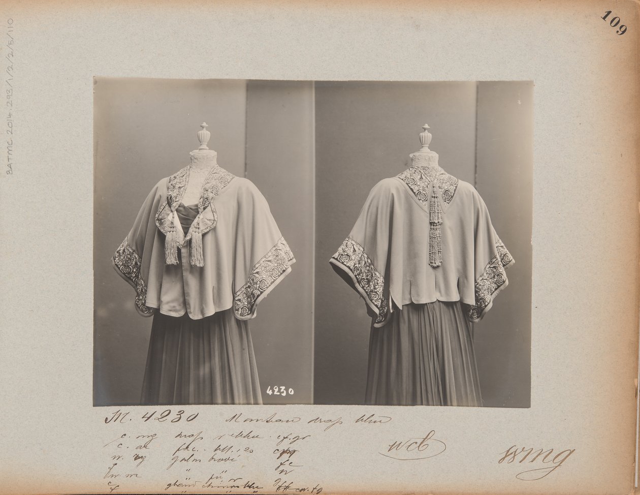 Albüm Sayfası: House of Worth, Cape by Photographer French