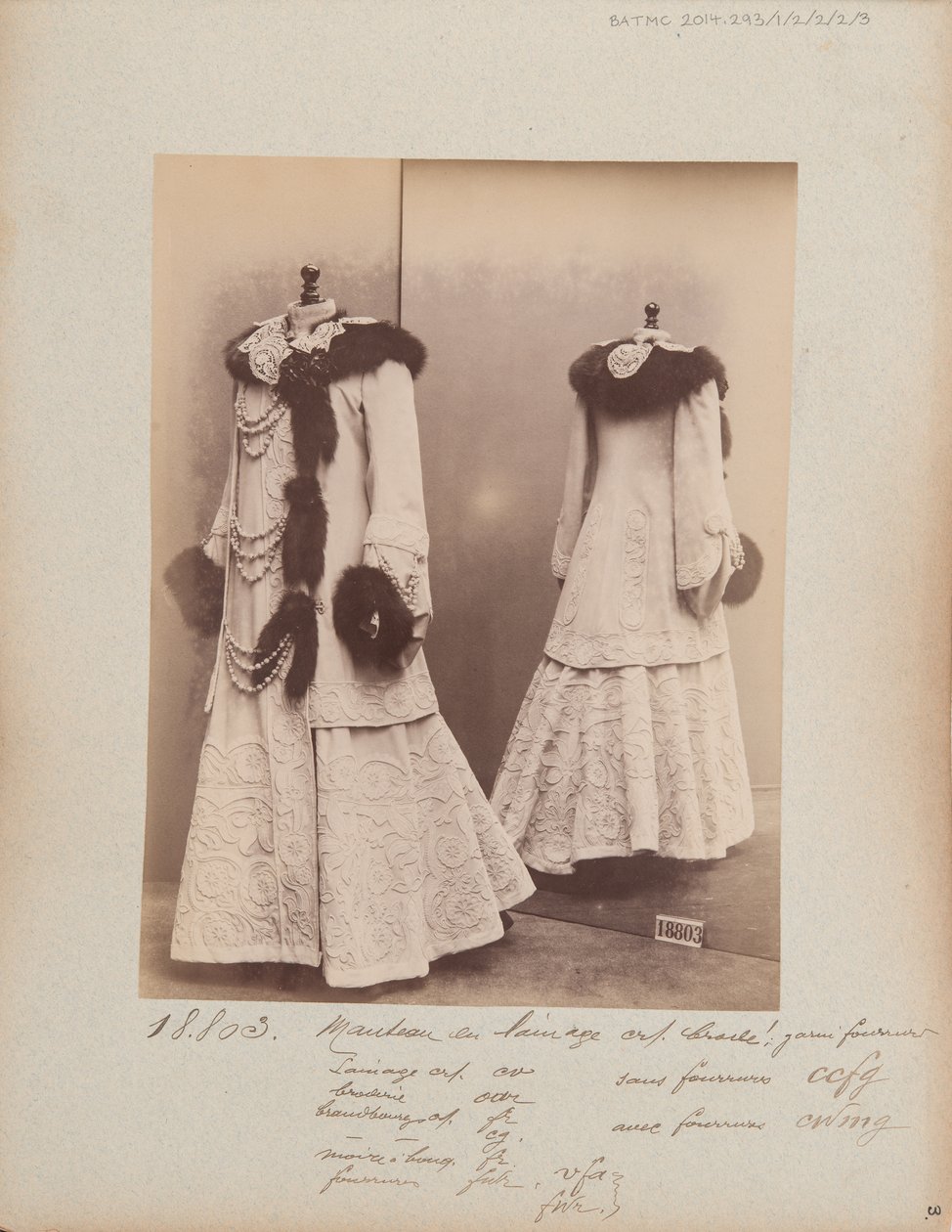 Albüm Sayfası: House of Worth, Coat by Photographer French