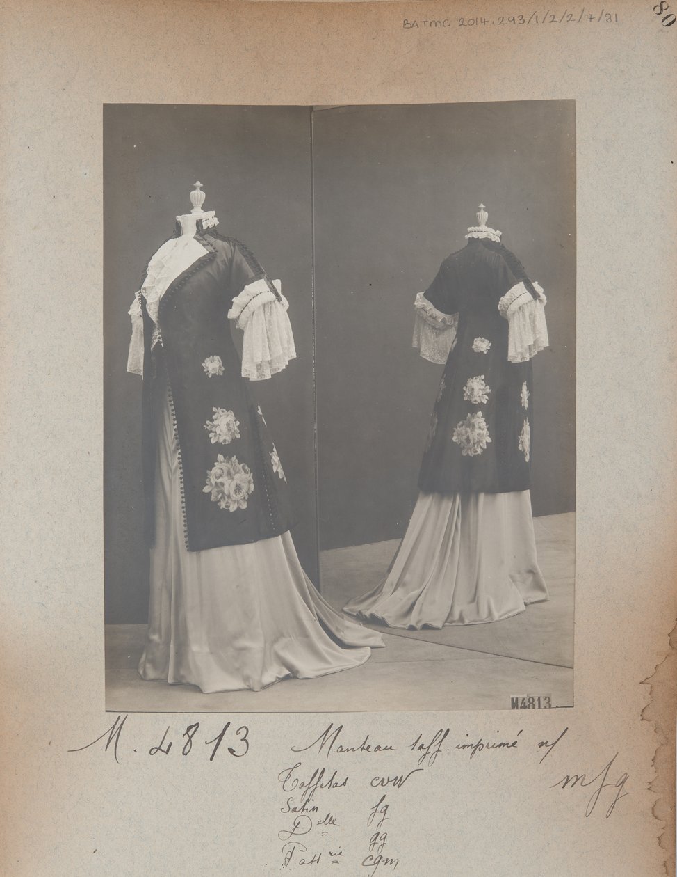 Albüm Sayfası: House of Worth, Coat by Photographer French
