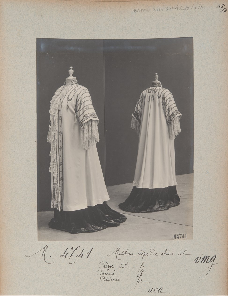 Albüm Sayfası: House of Worth, Coat by Photographer French