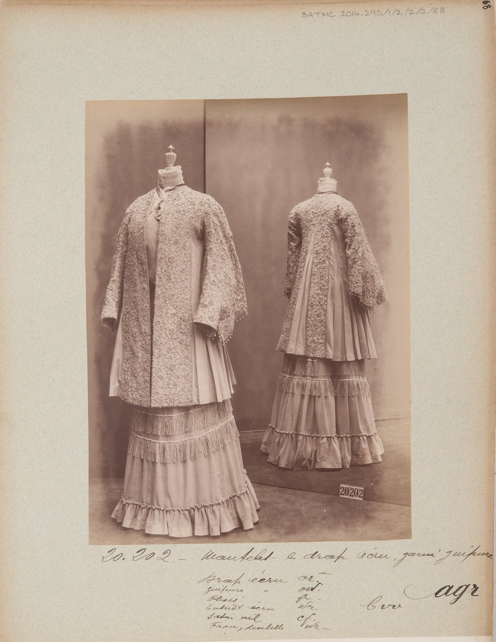 Albüm Sayfası: House of Worth, Coat by Photographer French