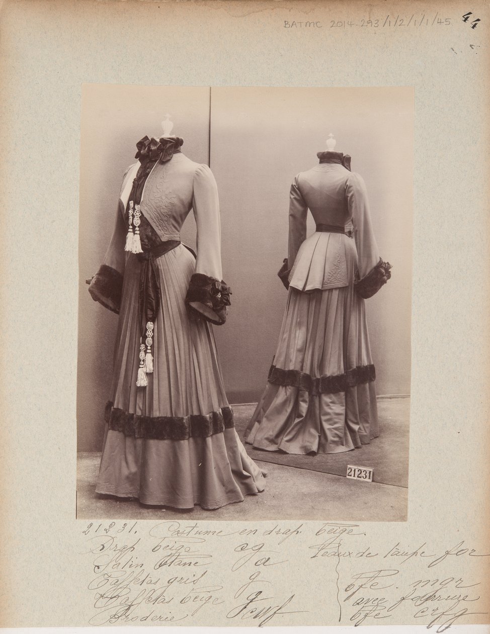 Albüm Sayfası: House of Worth, Kostüm by Photographer French