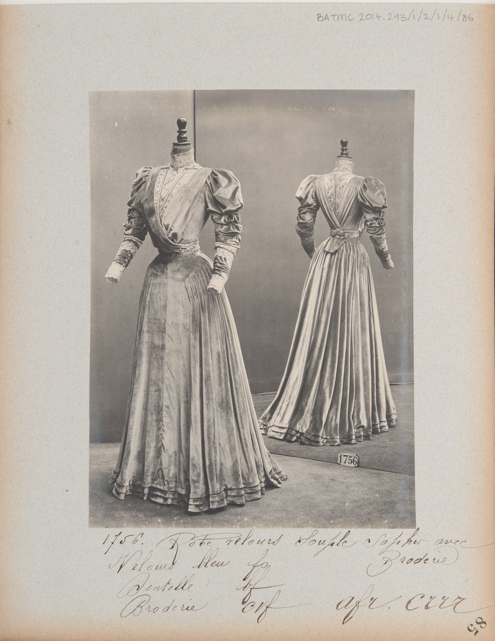 Albüm Sayfası: House of Worth, Dress by Photographer French