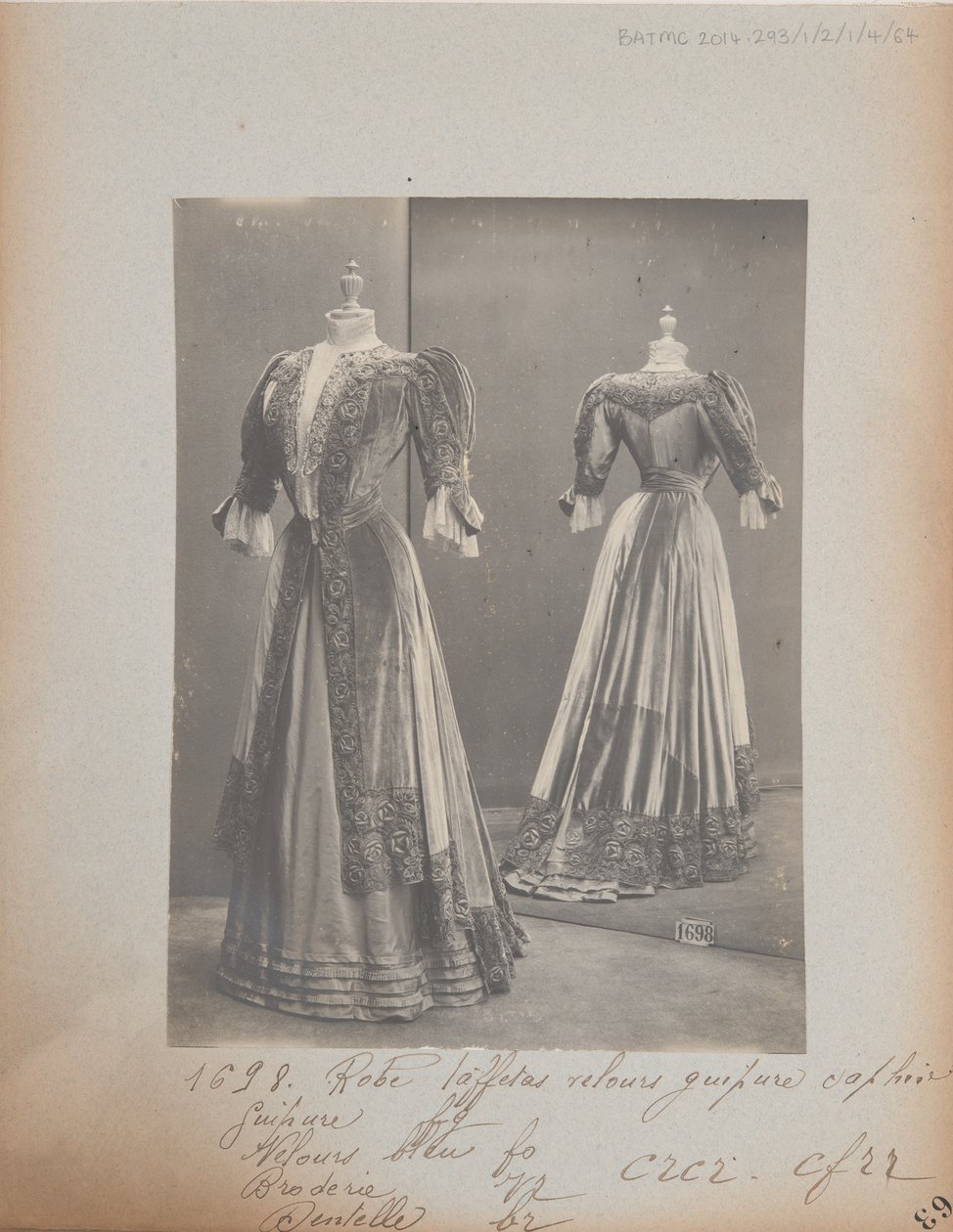 Albüm Sayfası: House of Worth, Dress by Photographer French