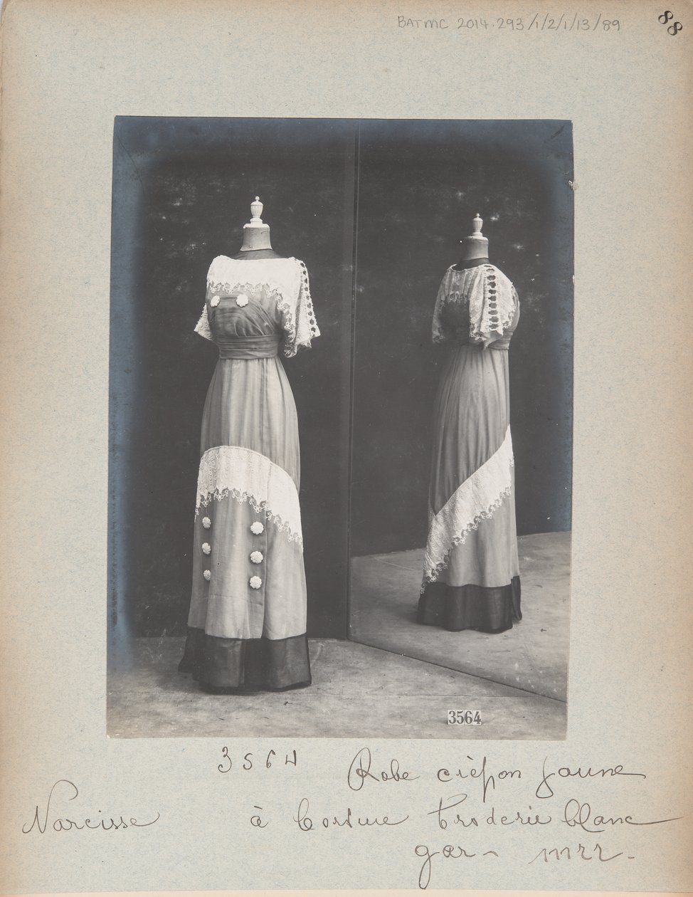 Albüm Sayfası: House of Worth, Dress by Photographer French