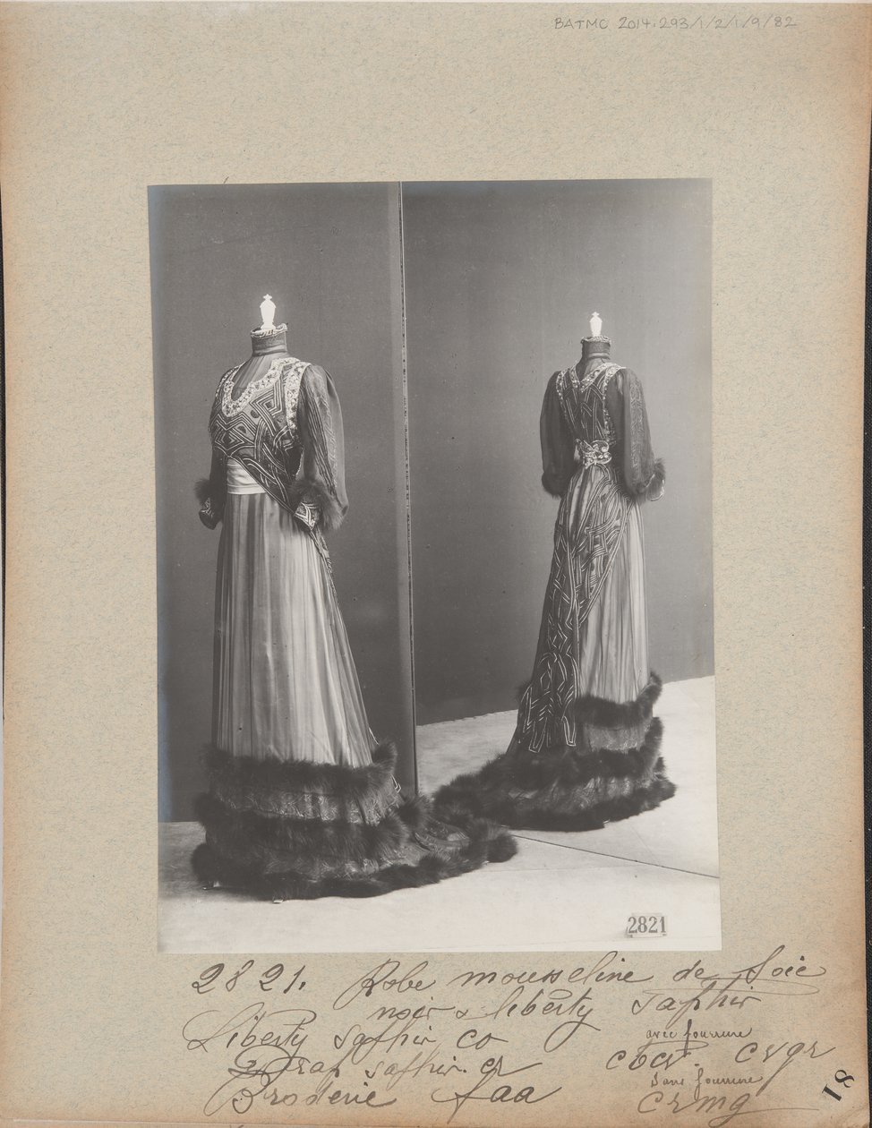 Albüm Sayfası: House of Worth, Dress by Photographer French