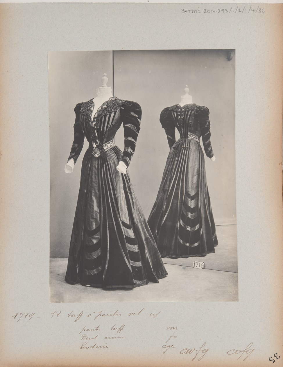 Albüm Sayfası: House of Worth, Dress by Photographer French