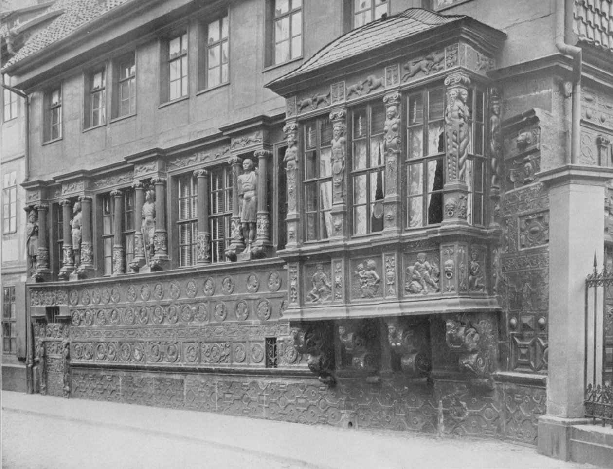 Kaiserhaus (s/b fotoğraf) by Photographer German