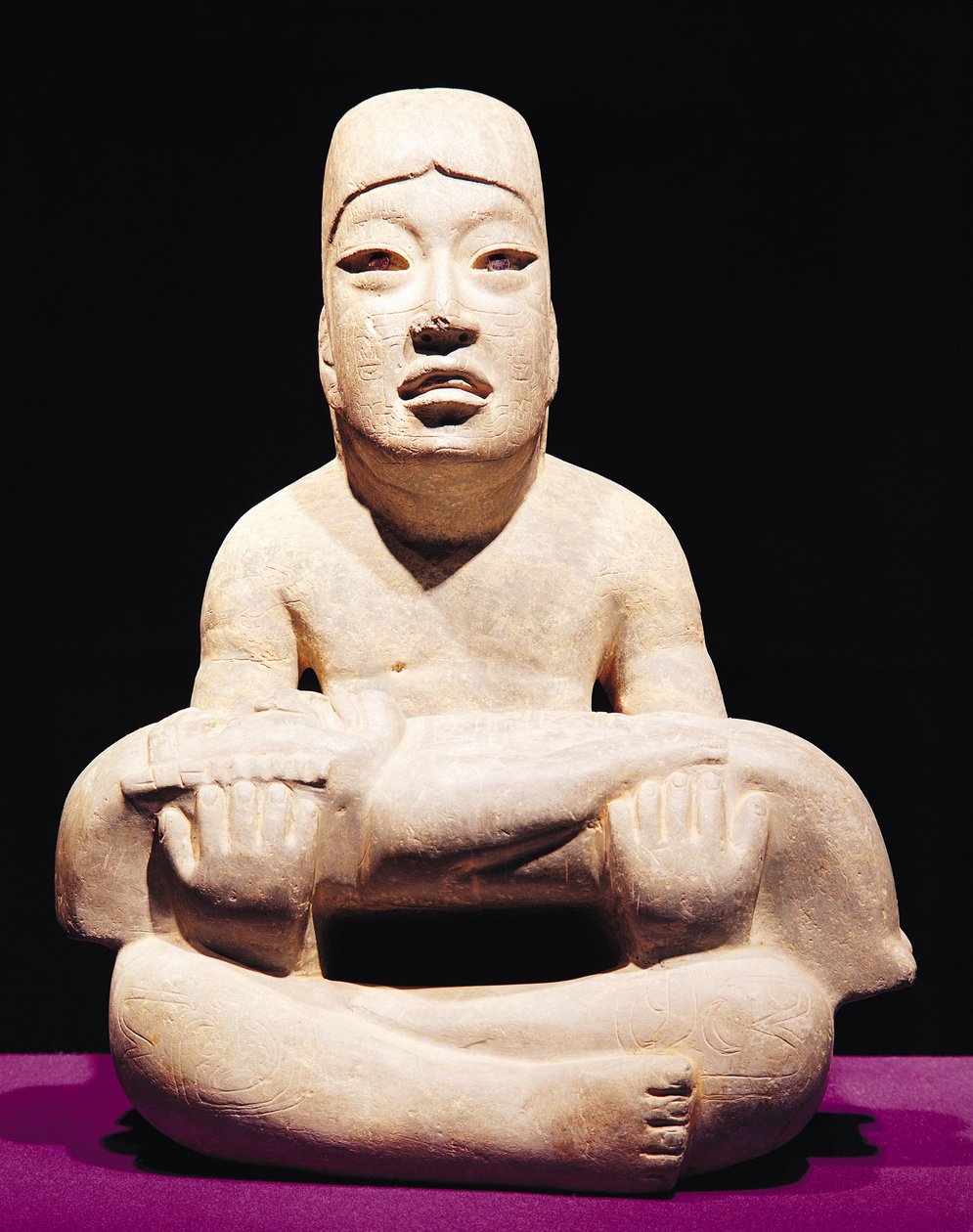 Bir bebek tutan bağdaş kurup, Olmec by Pre Columbian