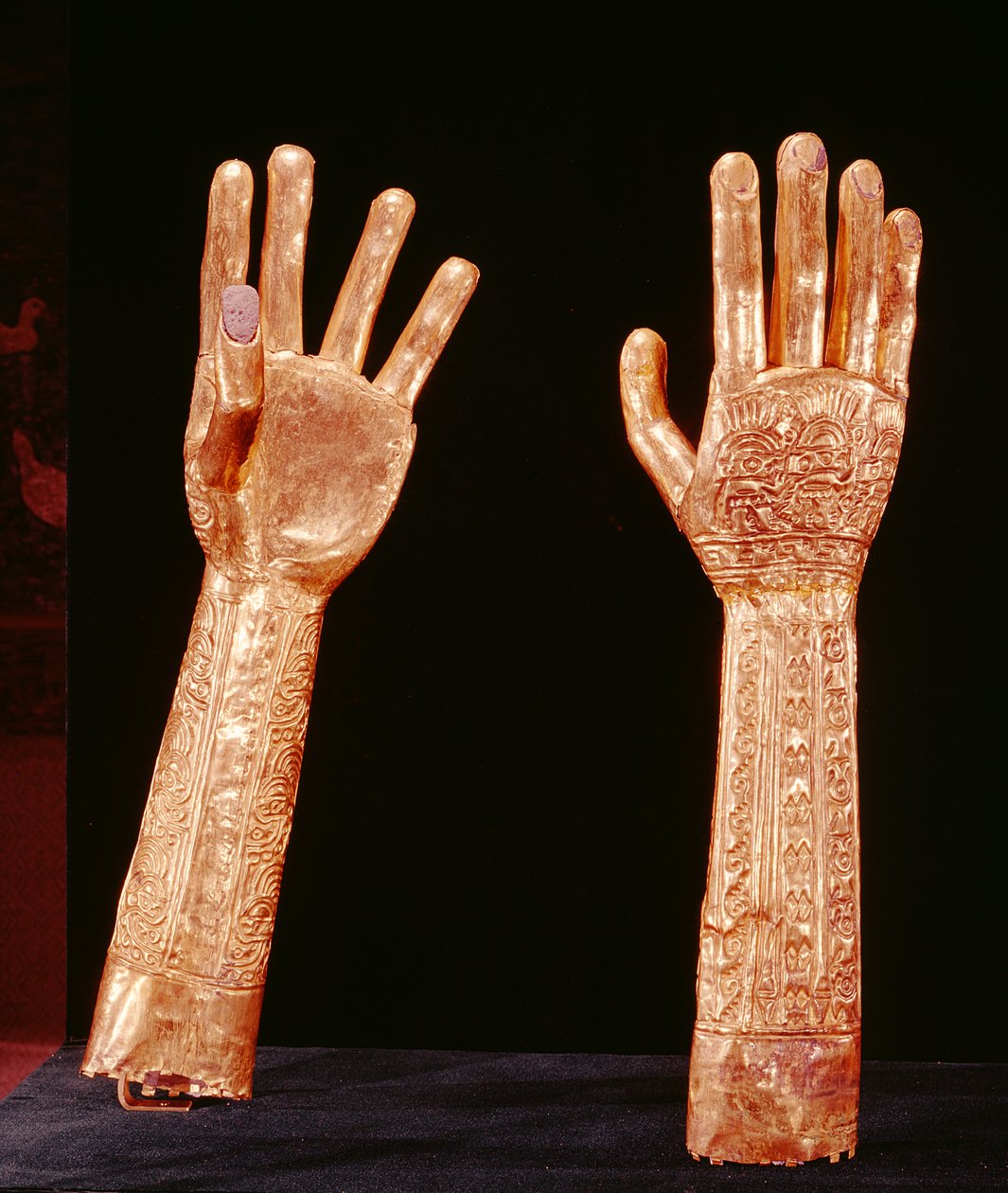 Altın kaplama kollar, Lambayeque-Sican Culture, 700-1100 (altın ve gümüş) by Pre Columbian