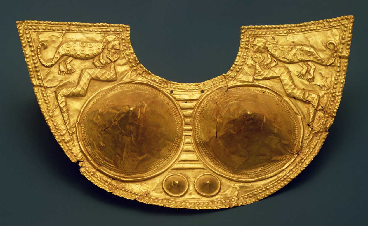 Göğüs zırhınız (dövülmüş altın) by Pre Columbian