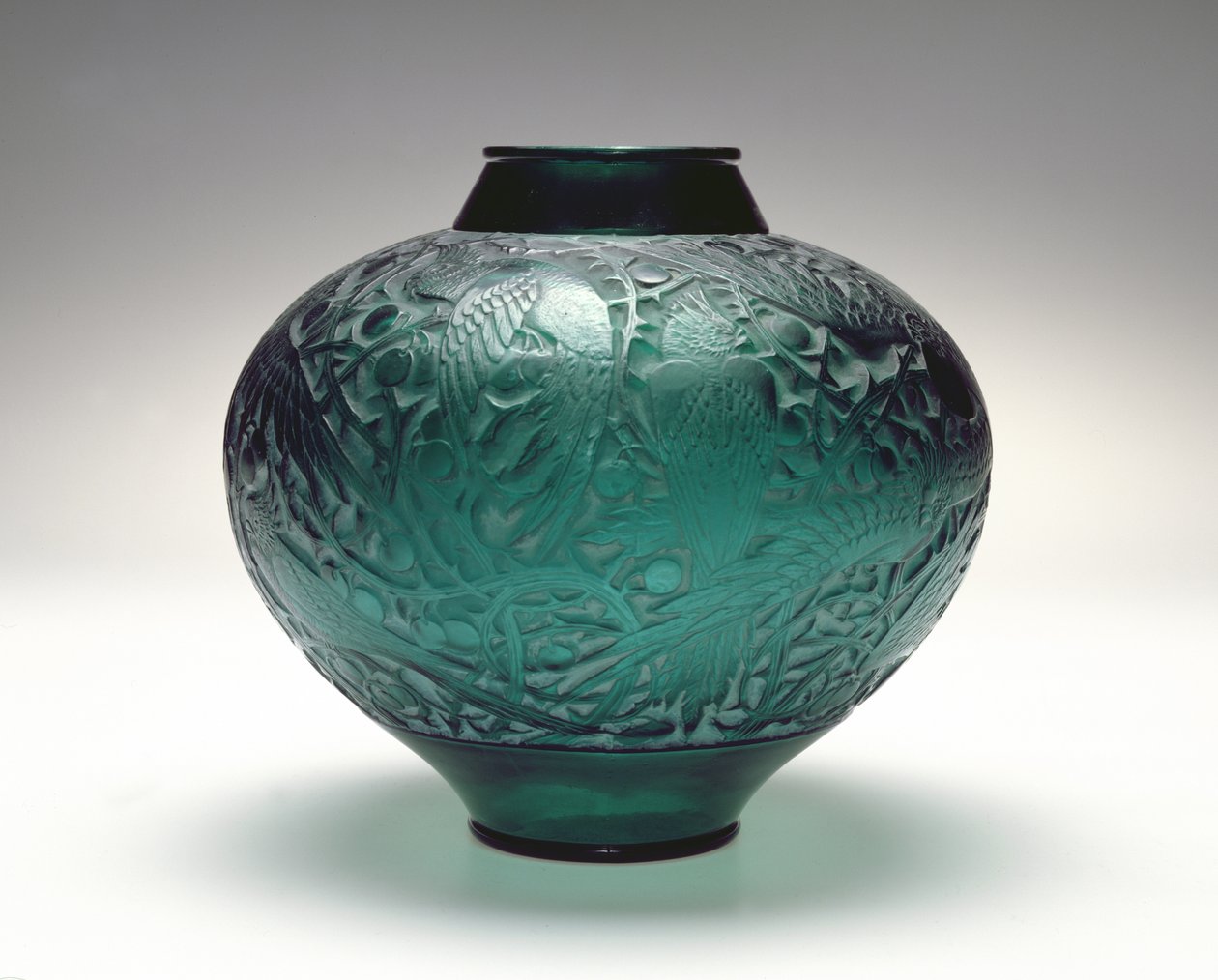'Aras', zümrüt yeşili vazo, 1924 (cam) by Rene Jules Lalique
