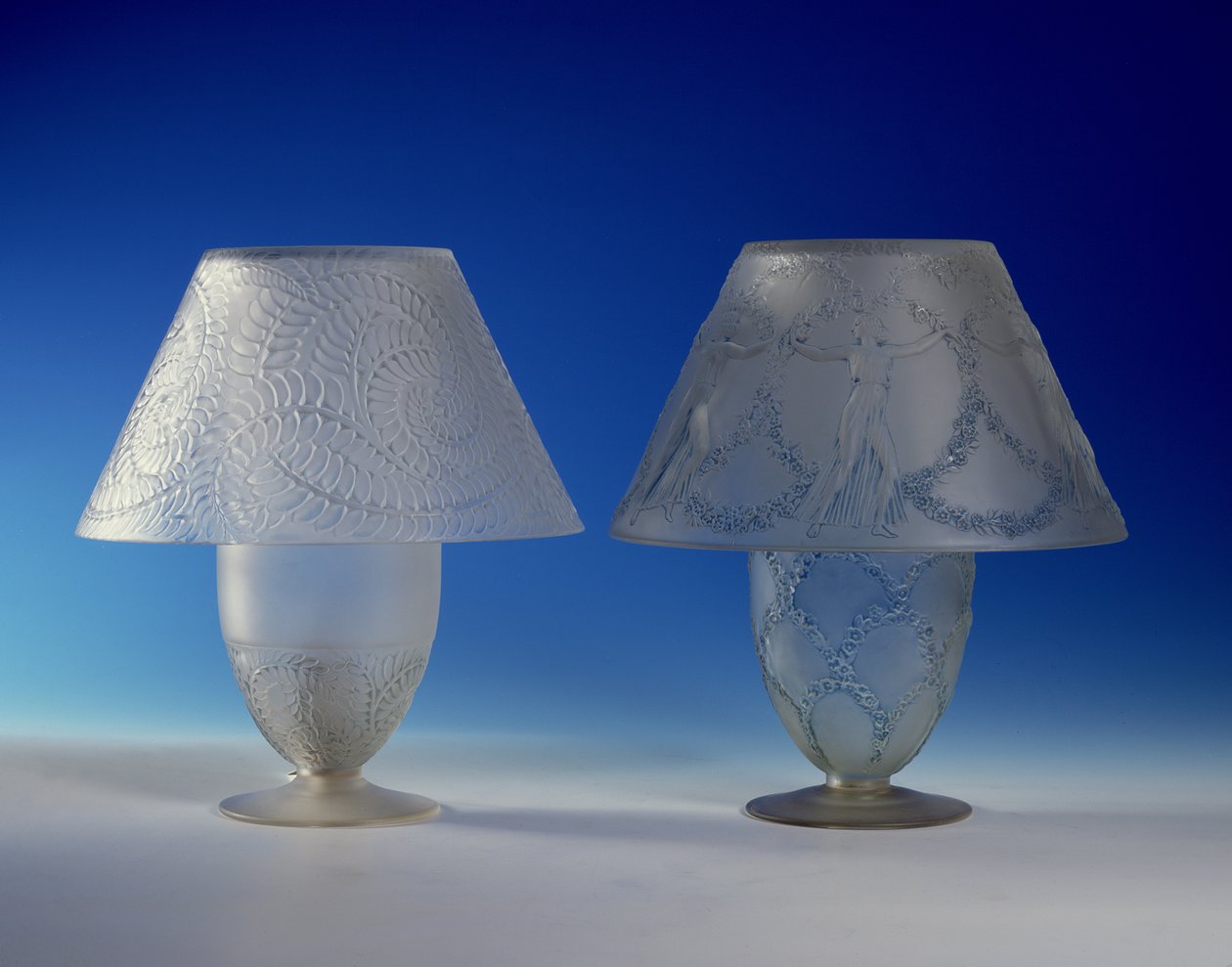 Feuillages Buzlu Masalar Lambalar (cam) by Rene Jules Lalique