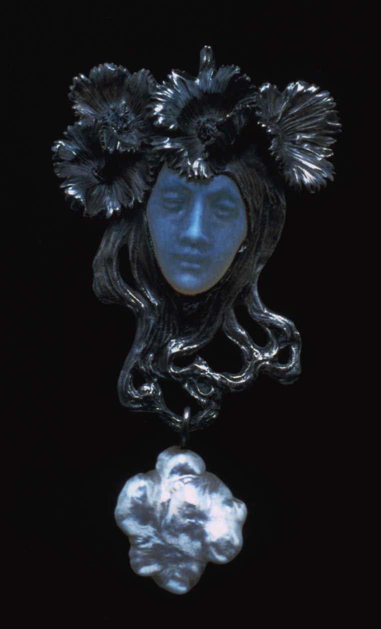 Kadın yüzlü kolye, c1898-1900 by Rene Jules Lalique