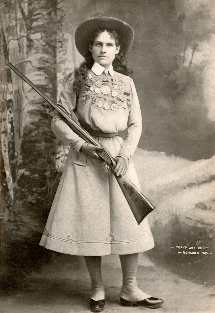 Bir Tüfek ile Annie Oakley by Richard Kyle Fox