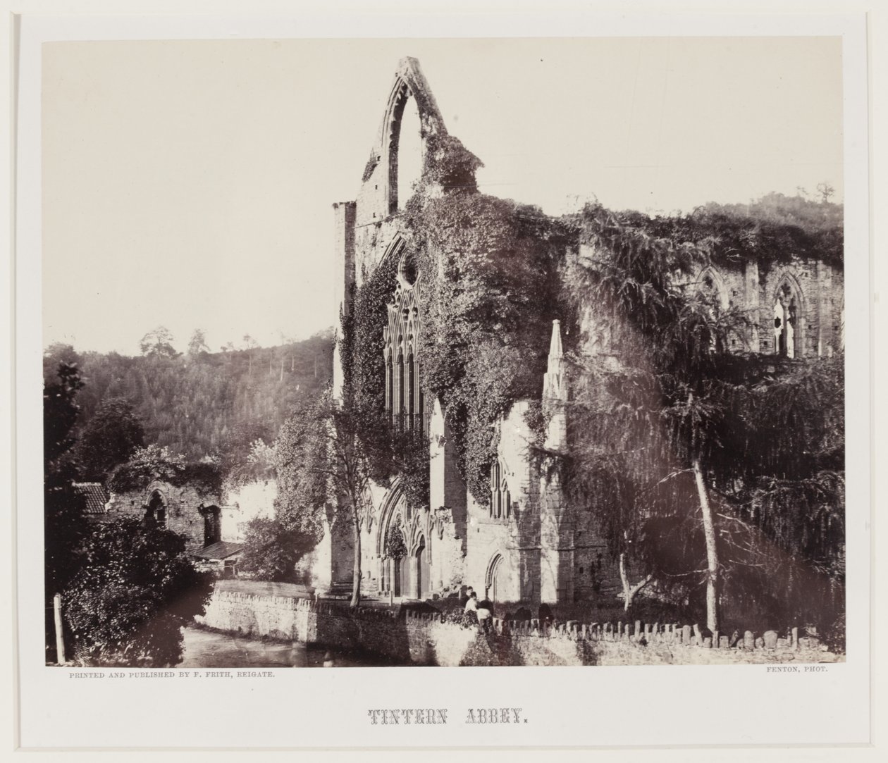 Tintern Manastırı, c.1857 (albüm baskısı) by Roger Fenton