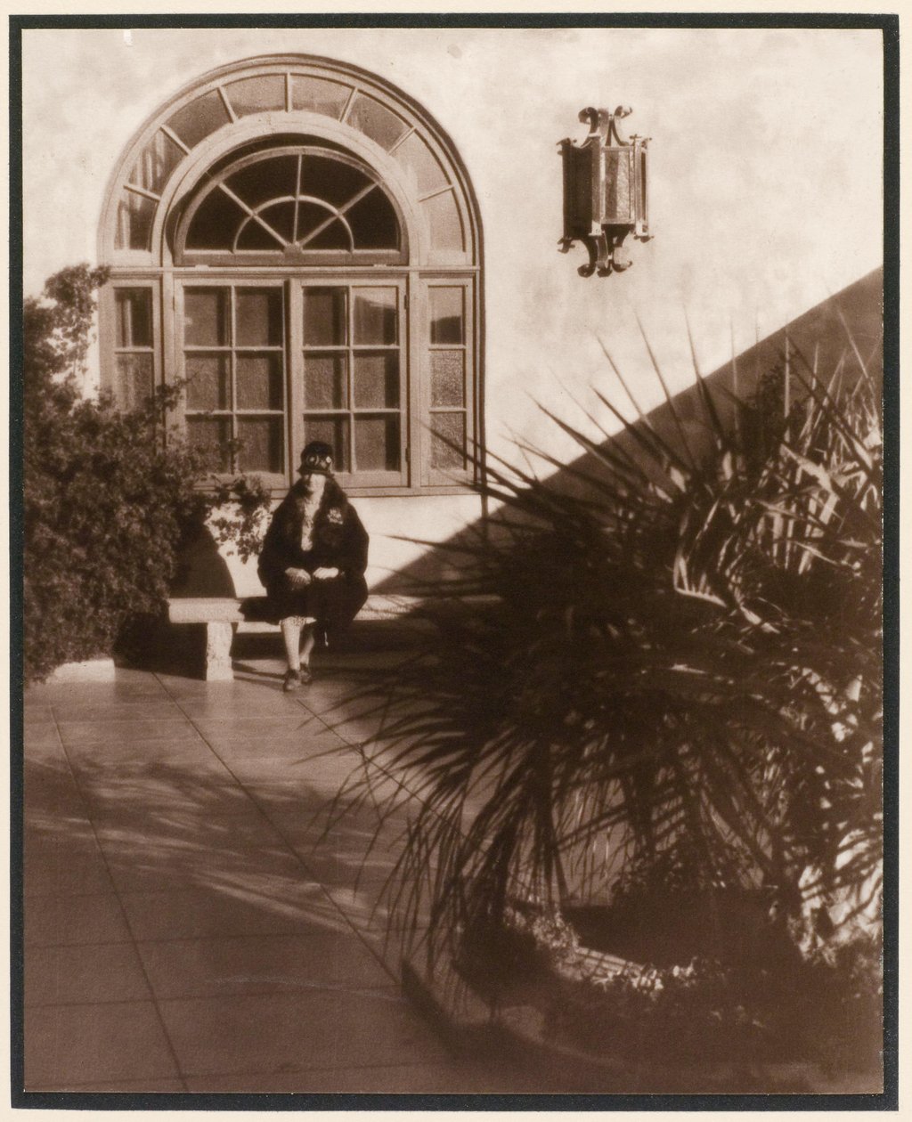 Verandada Floransa (karbon baskı) by Roland Ernest Schneider