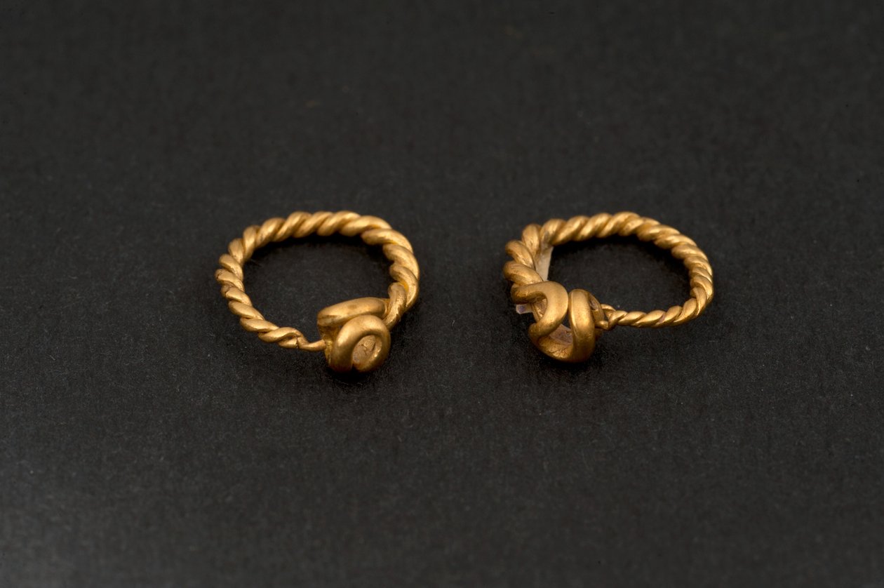 ಜೋಡಿ ಕಿವಿಯೋಲೆಗಳು (ಚಿನ್ನ) ಟರ್ಕ್ by Roman