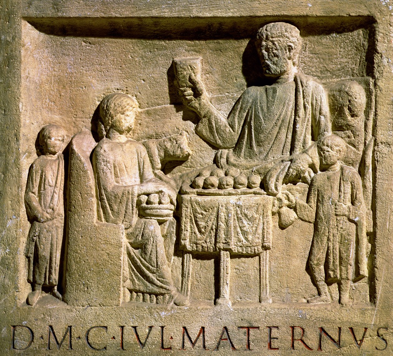 Bir aile yemeğini tasvir eden kabartma by Roman