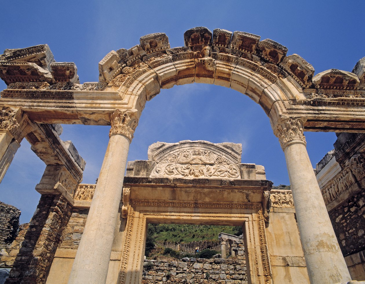 Hadrian Tapınağı