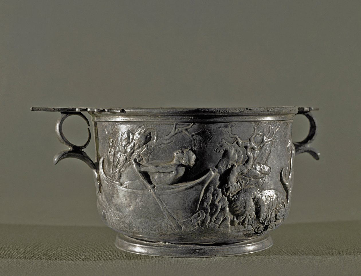 Gümüş skyphos, MÖ 2. yüzyıl by Roman