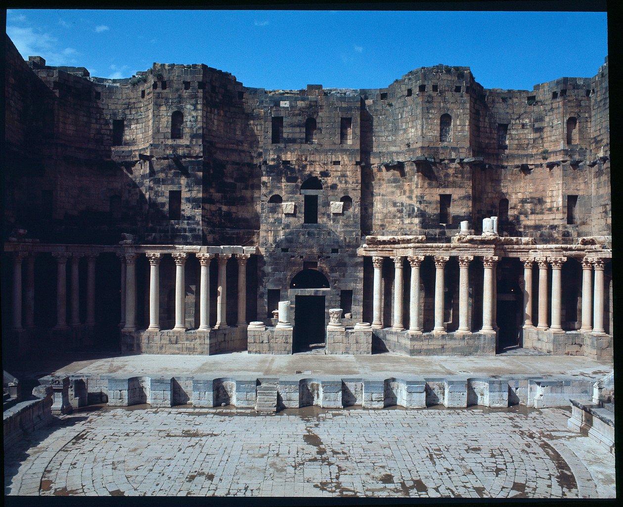 Tiyatrodan bir görünüm (Fotoğraf) by Roman