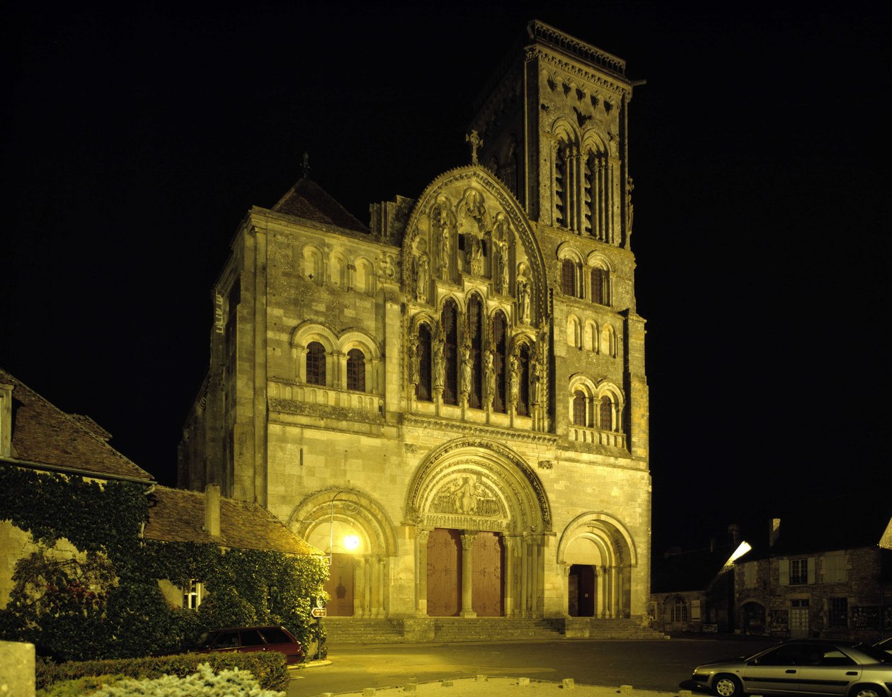 Vezelay Katedrali (Yonne 89). by Romanesque