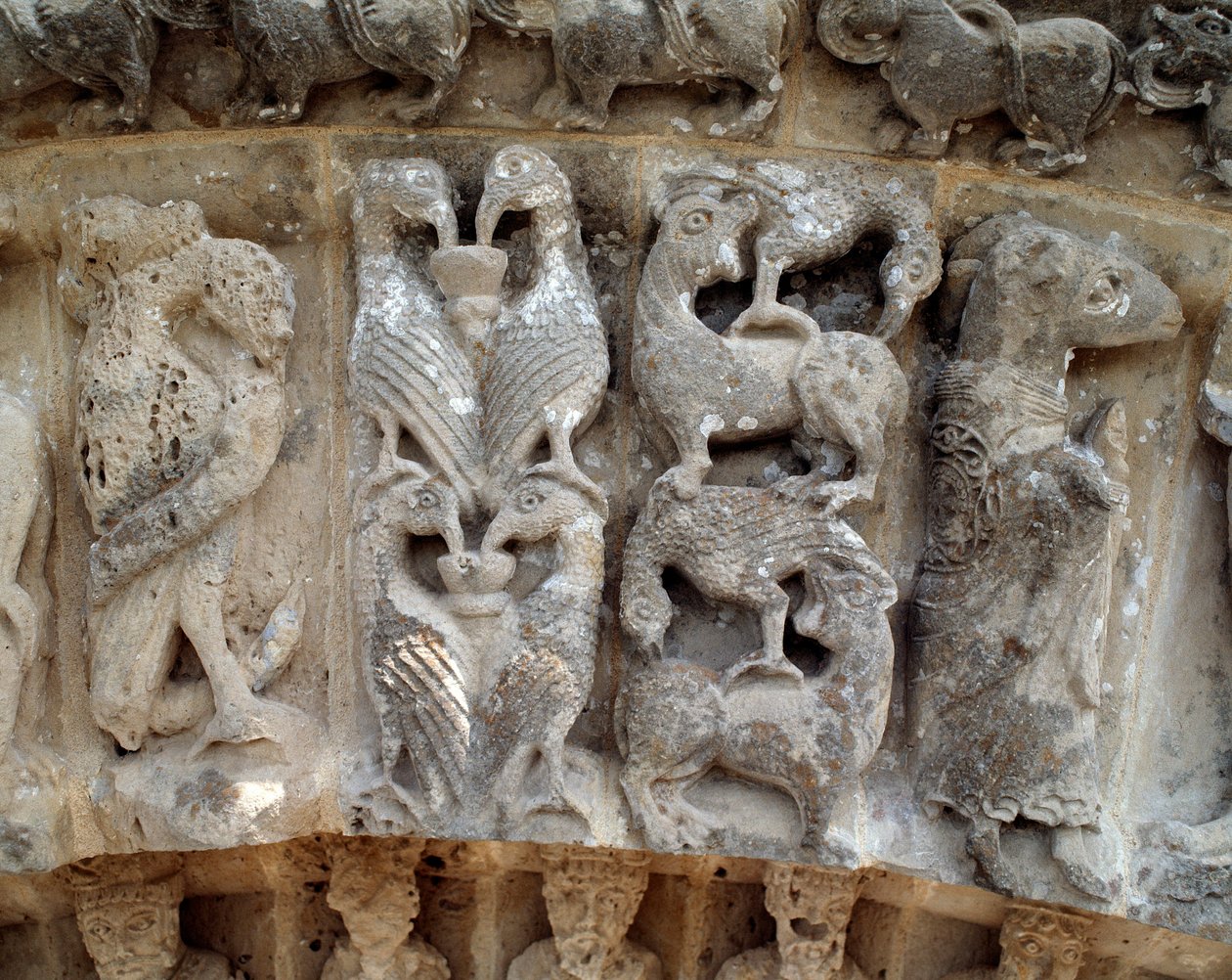 Güney portalının heykellerinden detay by Romanesque