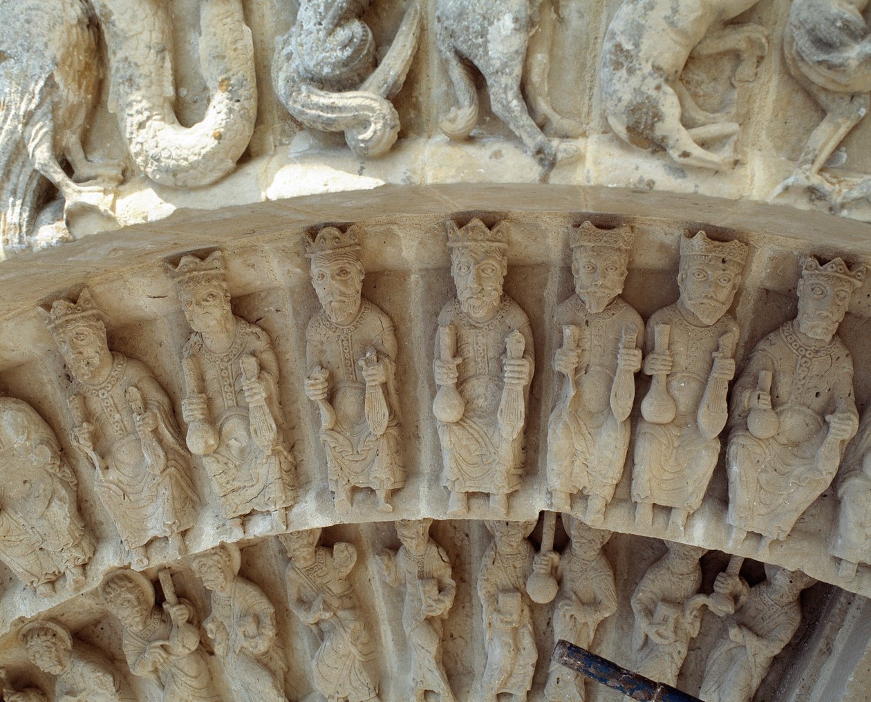 Güney portalının heykellerinden detay by Romanesque