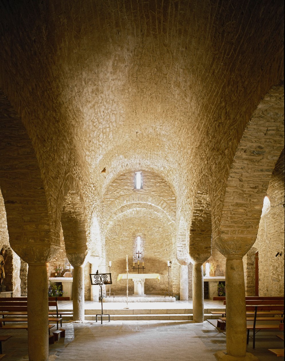Manastırın iç görünümü by Romanesque