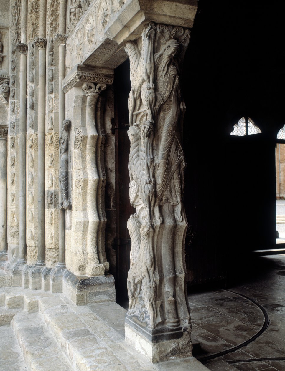 Trumeau (oyulmuş by Romanesque
